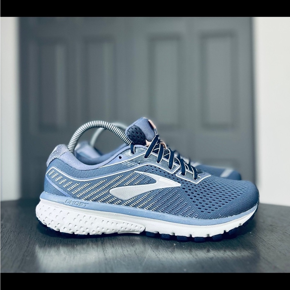 Brooks Ghost 12  Gray Pink Athletic Running Shoes  Women’s Size 8 Medium B